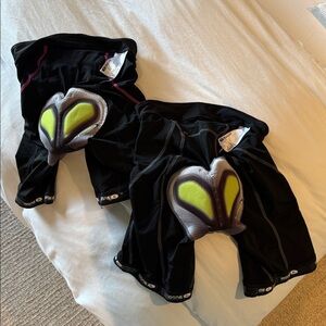 SUGOI BUNDLE 2 Bike shorts Technifine Womens size M - blk w/pink blk w/grey.